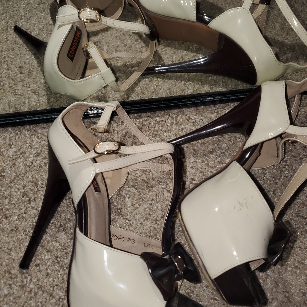 Sandals - Picture 2 of 3